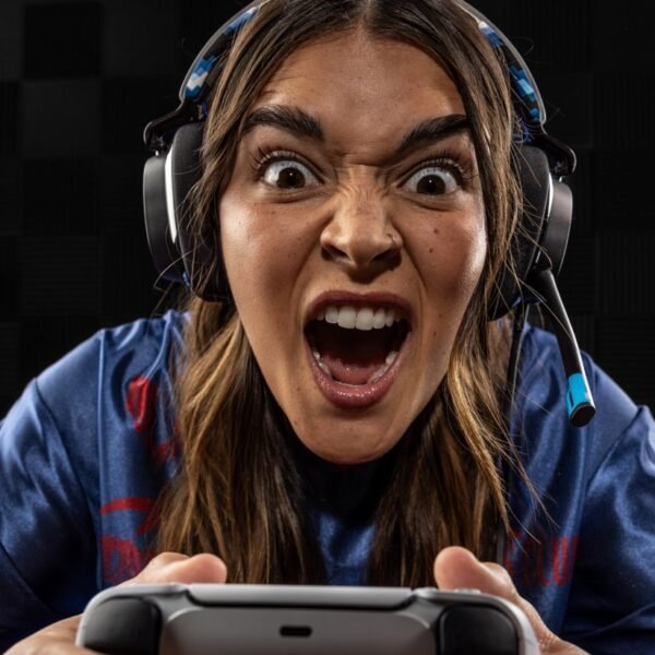 Skullcandy SLYR Wired Gaming Headset for Xbox, PC, PlayStation, PS4, PS5 & Nintendo Switch - Image 2